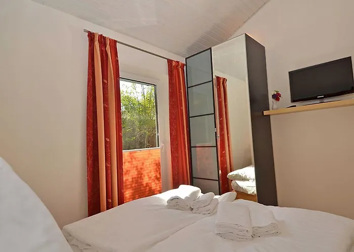 Luv & Lee - Apt. 02 *