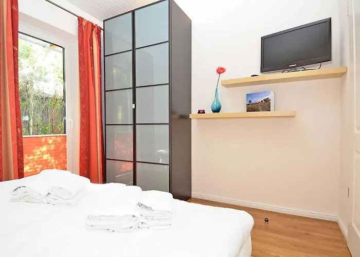 Luv & Lee - Apt. 02 ゼリン